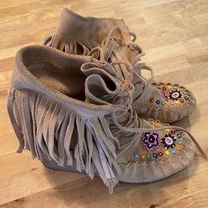 Betsey Johnson Juleanna moccasin wedge size US 7.5